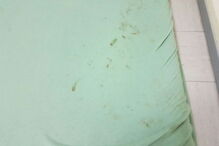 Militares da GNR a dormir em colchões num pavilhão da escola da PSP em Torres Novas