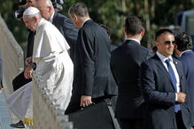 Papa Francisco à chegada a Fátima 