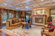 Mansão, Kardashian, Kim, Kylie, Kendall, Khloe, Kourtney,Kris, venda, milhões, reality show