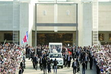 A entrada no Santuário emocionou milhares de fiéis