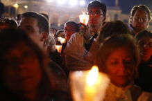 2017-05-12_23_40.47 A procissão congregou muitos fiéis em Fátima.jpg