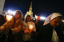 2017-05-13_00_15.12 Fiés e religiosos acudiram em massa ao Santuário.jpg
