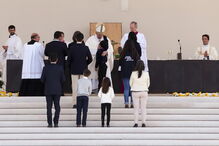 Papa, abraça, Lucas, fátima, menino, milagre