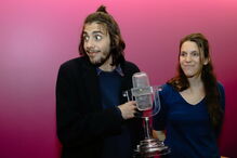 Salvador Sobral foi recebido por dezenas de pessoas no Aeroporto de Lisboa