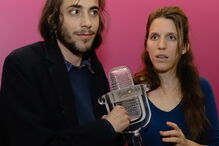 Salvador Sobral foi recebido por dezenas de pessoas no Aeroporto de Lisboa