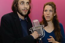 Salvador Sobral foi recebido por dezenas de pessoas no Aeroporto de Lisboa