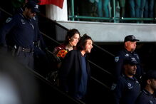 Salvador Sobral, Salvador, aeroporto, Lisboa, Aeroporto Humberto Delgado, Festival da Canção, Eurovisão, Portugal, vencedor, taça, Luísa Sobral