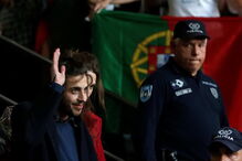 Salvador Sobral, Salvador, aeroporto, Lisboa, Aeroporto Humberto Delgado, Festival da Canção, Eurovisão, Portugal, vencedor, taça, Luísa Sobral