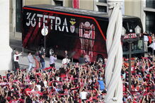 Benfica, águias, futebol, desporto, tetracampeõs, homenagem
