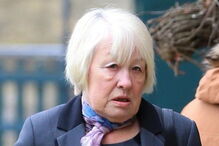 Daniel Galloway, Carol Bowditch, Lincolnshire, crime, lei e justiça, cães, sexo, sexo com cães