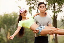 Chinesa é comparada com namorada do filho por parecer jovem