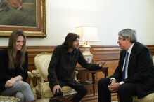 Irmãos Sobral recebidos na Assembleia da República, Salvador Sobral, Luísa Sobral, Ferro Rodrigues, Parlamento