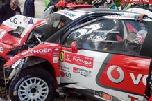 Carro do piloto José Pedro Fontes ficou destruído em despiste no Rali de Portugal