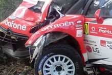 Carro do piloto José Pedro Fontes ficou destruído em despiste no Rali de Portugal