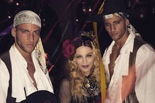 Madonna, Kevin, Sampaio