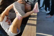 Menina em queda para o rio.JPG