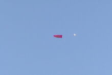 Drone vermelho com o pano 36