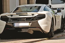 Um dos 16 automóveis apreendidos, e rebocado ontem para as instalações da PJ de Leiria, é um McLaren, que custa centenas de milhares de euros 