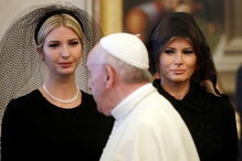 Melania e Ivanka Trump usam véus pretos para conhecer o Papa