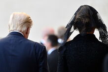 Melania e Ivanka Trump usam véus pretos para conhecer o Papa