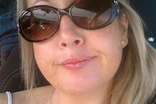 Mulher de 40 anos faz 'ménage à trois' com rapazes de 14 anos