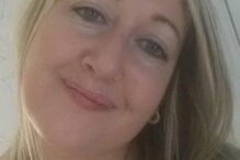 Mulher de 40 anos faz 'ménage à trois' com rapazes de 14 anos