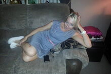 Mulher de 40 anos faz 'ménage à trois' com rapazes de 14 anos