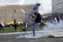 Protestos junto dos ministérios em Brasília