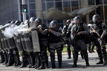 Protestos junto dos ministérios em Brasília
