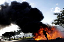 Protestos junto dos ministérios em Brasília