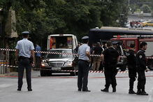 Ataque a carro deixa ferido ex-primeiro-ministro grego em Atenas