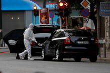 Ataque a carro deixa ferido ex-primeiro-ministro grego em Atenas