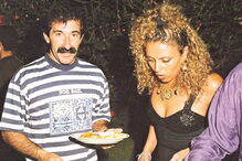 O casal desfez-se em 1993, após o regresso a Portugal. No divórcio foi feita referência a violência doméstica, tema de que Anabela falava no Facebook