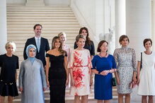 Gauthier Destenay pousou  com as mulheres dos outros líderes mundiais