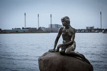 Estátua, Copenhaga, Dinamarca, Pequena Sereia, vandalismo, defensores, animais, homenagem