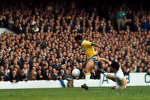 Garrincha ganhou dois título mundiais pelo Brasil e foi, com Pelé, uma das figuras maiores do escrete