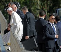 Papa Francisco à chegada a Fátima 