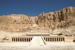 O templo de Hatshepsut surpreende pela sua beleza