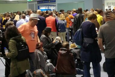 Passageiros mostram caos no Aeroporto de Lisboa