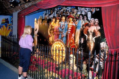 Liverpool celebra os 50 anos do ábum dos Beatles Sgt. Pepper's Lonely Hearts Club Band