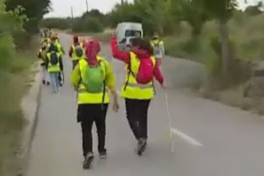 CMTV acompanha devotos a caminhar à chuva no quarto dia de peregrinação