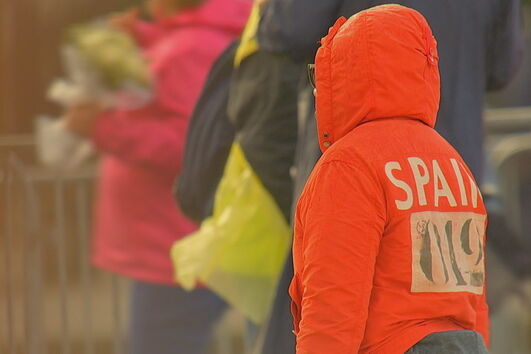 Peregrinos já guardam lugar para ver Papa de perto