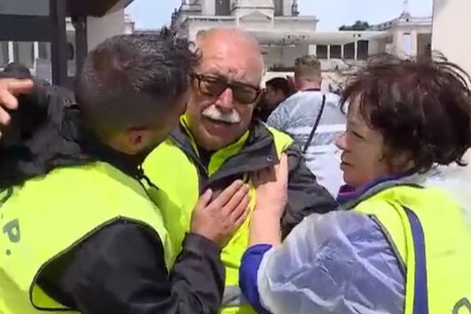 Peregrinos emocionam-se com a chegada ao Santuário de Fátima