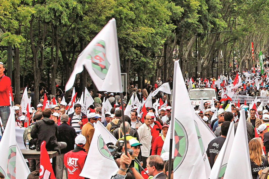 Hoje assinala-se mais um Dia do Trabalhador. Em Lisboa e um pouco por todas as capitais de distrito do País haverá desfiles e manifestações   