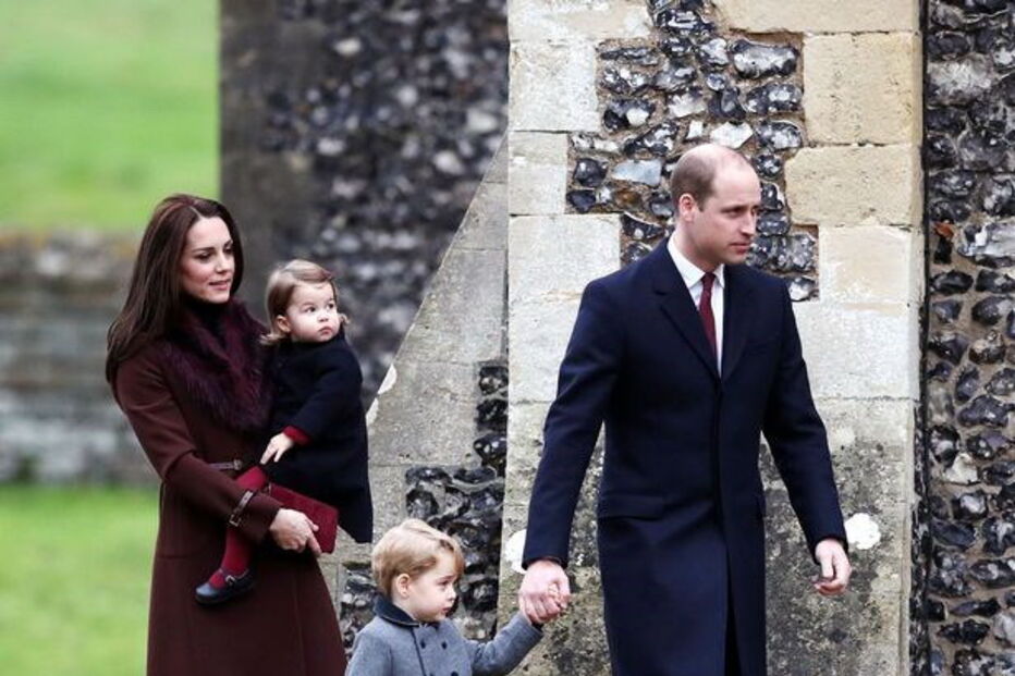 Princesa Carlota está cada vez mais parecida com Isabel II