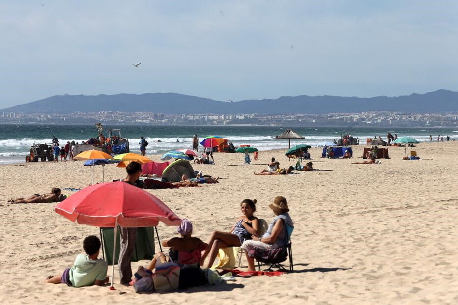 praia da rainha, caparica, almada