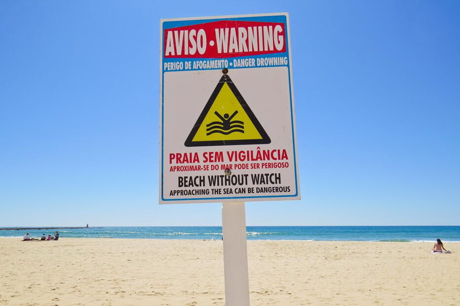 praia sem vigilância, aviso