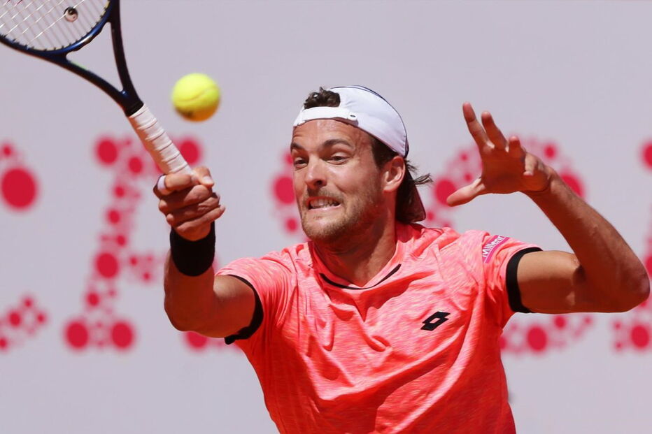 João Sousa foi eliminado no Estoril Open por Bjorn Fratangelo