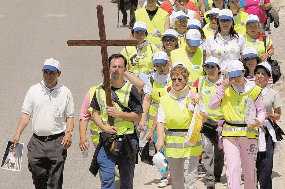 De norte a sul do País há milhares de peregrinos a caminho de Fátima para assistirem às cerimónias  