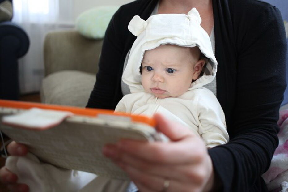 Ecrãs táteis podem provocar atrasos na fala das crianças